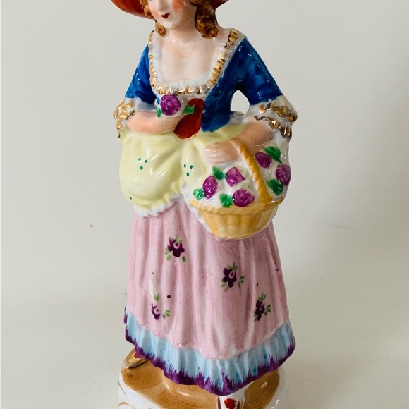 8.5 Occupied Japan Porcelain Lady Figurine - Picture 6 of 8